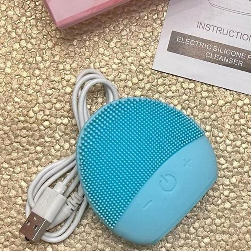 Revitalizing Skin Cleansing Brush
